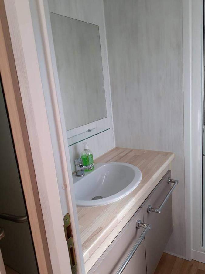 Luxueuze Stacaravan In Bredene Met Eigen Terras En Tuintje Eksteriør billede