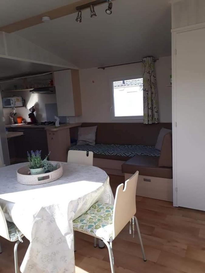 Luxueuze Stacaravan In Bredene Met Eigen Terras En Tuintje Eksteriør billede