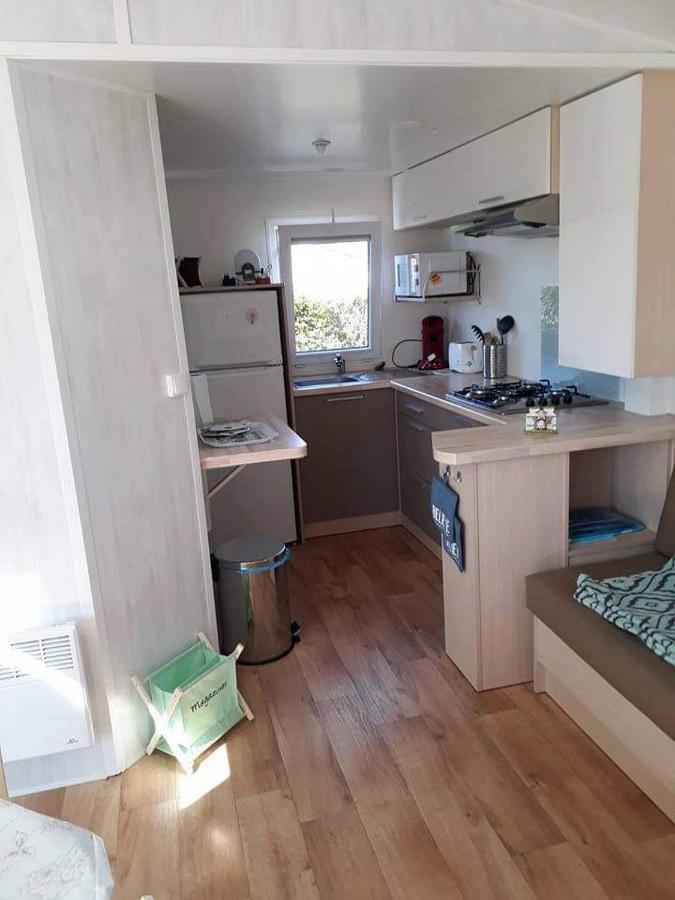 Luxueuze Stacaravan In Bredene Met Eigen Terras En Tuintje Eksteriør billede
