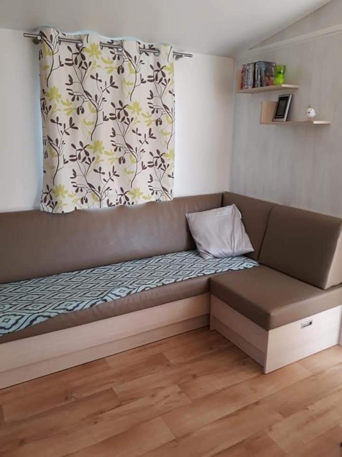 Luxueuze Stacaravan In Bredene Met Eigen Terras En Tuintje Eksteriør billede