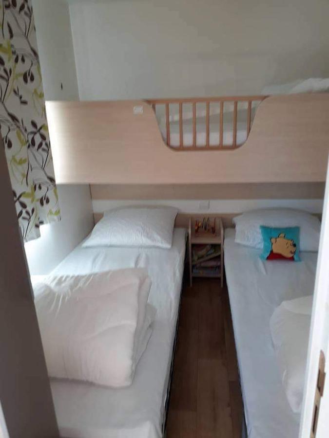 Luxueuze Stacaravan In Bredene Met Eigen Terras En Tuintje Eksteriør billede