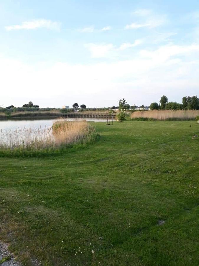 Luxueuze Stacaravan In Bredene Met Eigen Terras En Tuintje Eksteriør billede