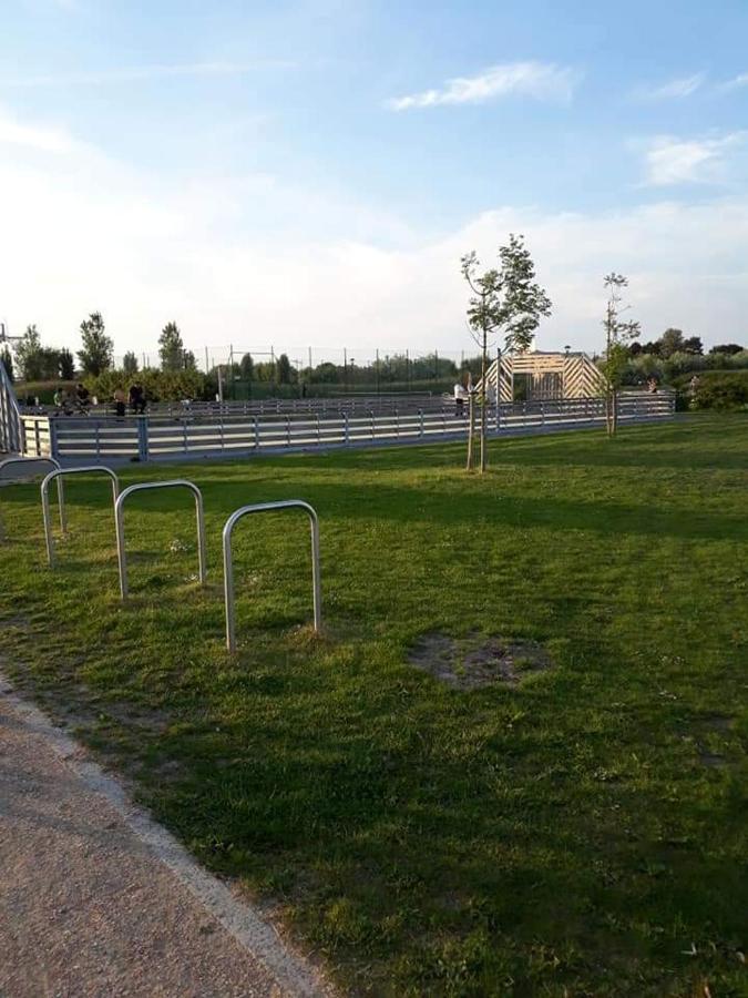 Luxueuze Stacaravan In Bredene Met Eigen Terras En Tuintje Eksteriør billede