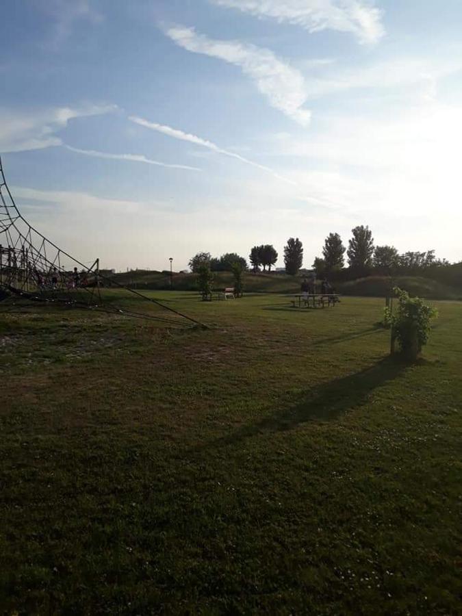 Luxueuze Stacaravan In Bredene Met Eigen Terras En Tuintje Eksteriør billede