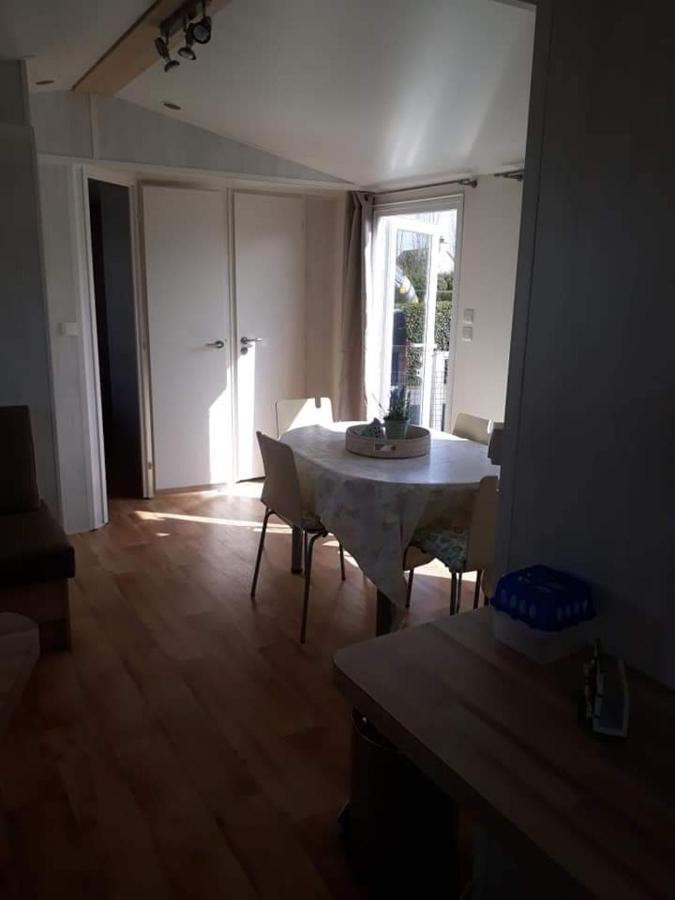 Luxueuze Stacaravan In Bredene Met Eigen Terras En Tuintje Eksteriør billede
